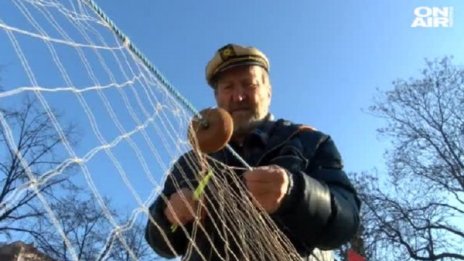 Рибарят Сталин: Плетенето на мрежи е майсторлък, но замира!