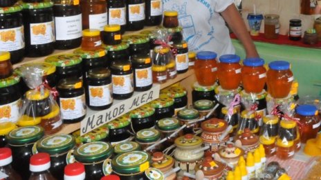Китайски мед заля пазара, продават го за наше производство 
