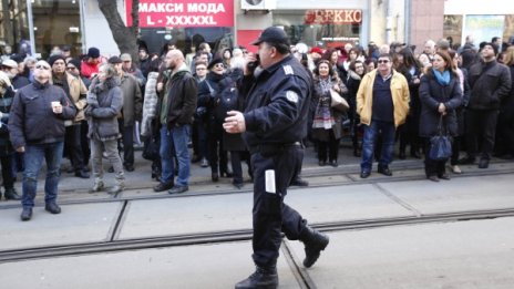 Шефът на СРС хвърли оставка, протестът ескалира