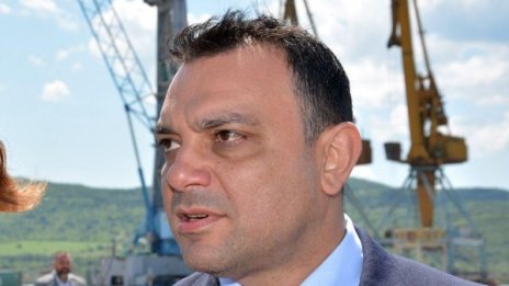 Версия: Влакът искрял при влизане в Хитрино, затова дерейлирал