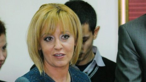 Манолова дарява ваучери за храна на пострадалите в Хитрино