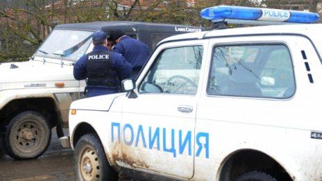 Край Монтана: Спипаха бус, натъпкан с 36 мигранти