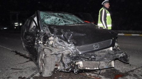 Хлапета свиха кола, минаха 338 км с нея и катастрофираха 