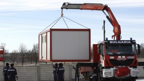 Фургоните за Хитрино &ndash; докарани. Къде ще са &ndash; никой не знае!