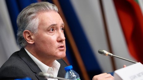 Домусчиев: Искам да видя дипломите за средно образование на членовете на Лицензионната комисия