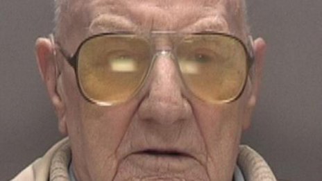 Педофил на 101 г. беше осъден във Великобритания