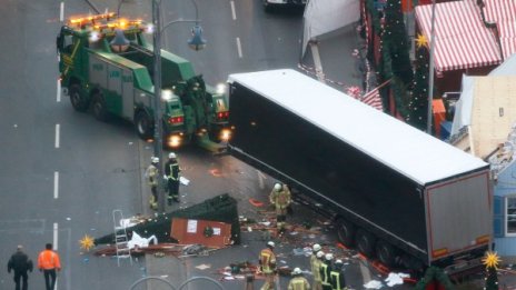 Губейки терен, халифатът на ИД залага на зрелищни операции