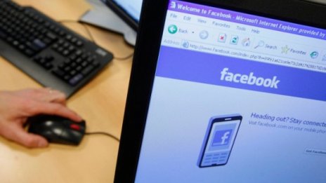 Брюксел хвана Facebook в лъжа