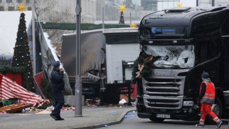 Популисти и ислямисти взаимно подклаждат огъня си