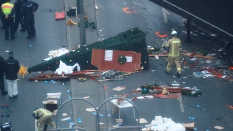 12-те мъртъвци на Меркел: Трудни времена за германската Мути