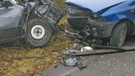 Две коли се удариха във Видинско, четирима са ранени