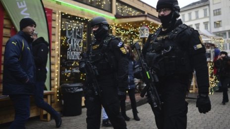 БТР-и и автомати в Будапеща след атентата в Берлин