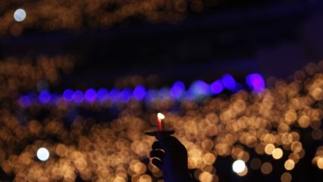 Бъдни вечер по света: С бедняк и агнешко под милиони светлини