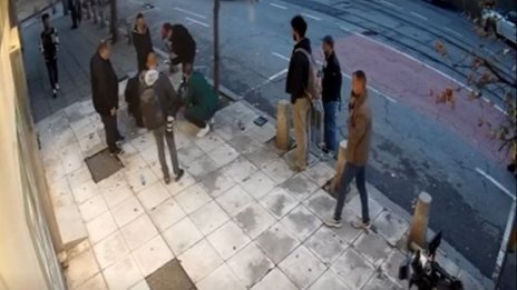 От ПБ показаха как помагат на Колтуклиева след падането ВИДЕО
