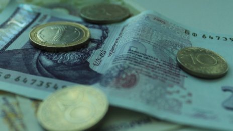 Мъж с маска задигна 2 000 лева от офис в Кюстендил