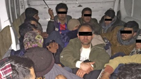 Ще спираме нелегалните мигранти и с брошури