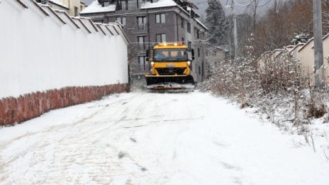 В Северна България: Блокирани пътища и урагани