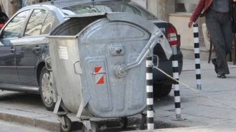 Контейнер с боклуци пламна на централнен столичен булеврад  