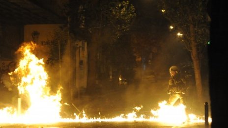 Газови бомби избухнаха в Атина, няма пострадали