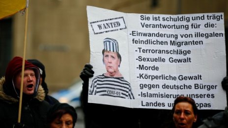 Протест и контрапротест разпалиха мигрантските страсти 