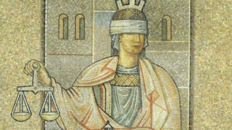 Осъдиха турския тираджия, ритнал полицай  