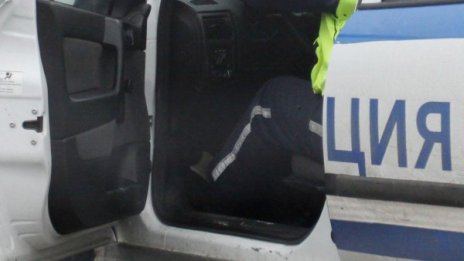 Две коли се удариха челно, загина мъж