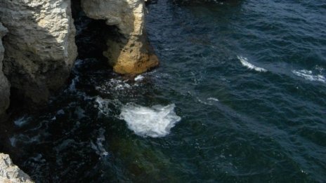 Морето изхвърли труп на удавник край Тюленово