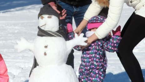 Снежен понеделник в почти цялата страната