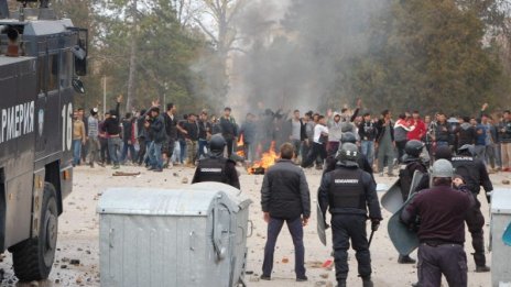 Храним бежанците за 5 лв. на ден, парите за болните &ndash; 2 лв.