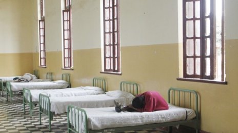 Майка на психар живее в ад от години, прибират го, пускат го