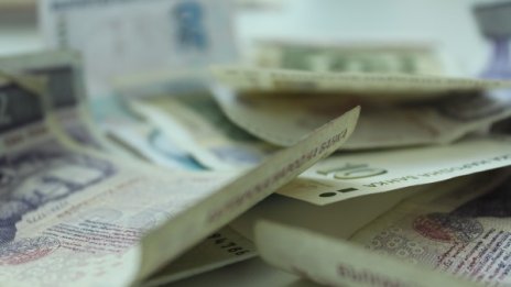 За ало апашите – баба остави торба с 6 бона на улицата