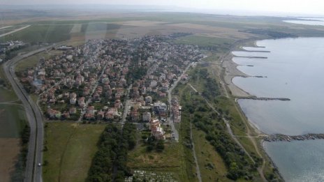 Българи и руснаци на морето, купуват имоти