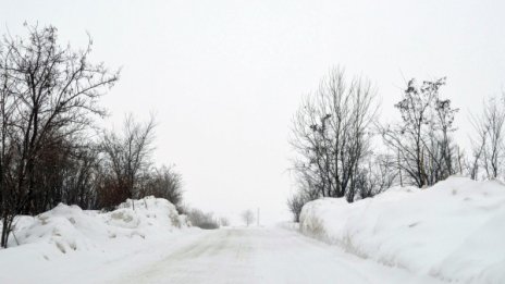 Заради снега: Ограничиха скоростта по част от "Тракия"