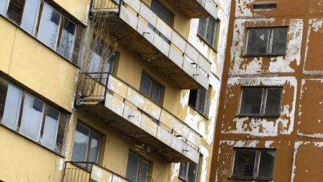 С рамо от депутатите: Още 1 млрд. лева отиват за саниране