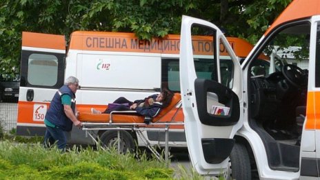 Автобус с работници се преобърна в Сливенско 