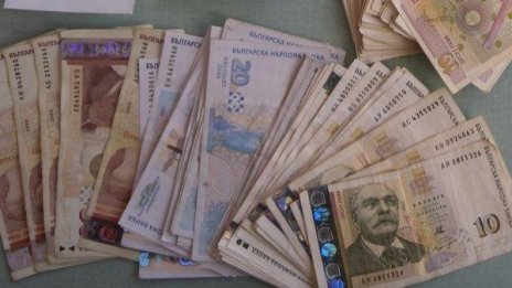 Баба от Сандански даде над 2 бона в "помощ" на полицията