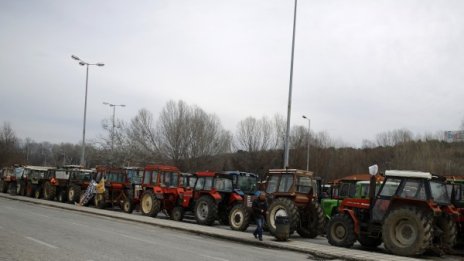 Гръцки фермери струпват трактори към ГКПП Промахон