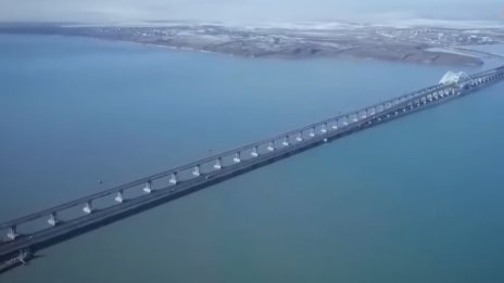 Киев: Поразихме Кримския мост с 1100 кг подводни експлозиви