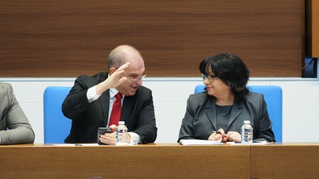 Петкова: Правителството в оставка предлага удължителен закон за бюджета