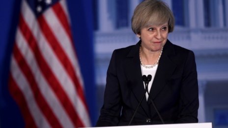 Тереза Мей към Тръмп: С Путин – "Сътрудничи, но се пази"