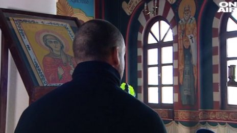 Животът на един затворник: Църквата, книгите, спортът...