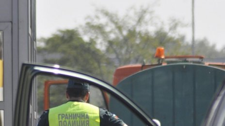 Турчин превозвал петима с менте паспорти през "Капитан Андреево"