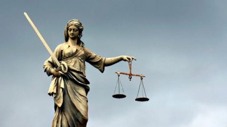 Условни присъди за купуване на гласове... Със стари дрехи