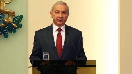 Герджиков ще следи лично работата във Външно и финансите
