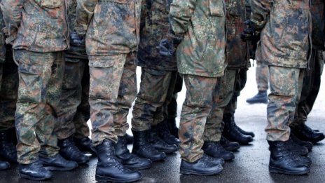 Войникът гей – под закрила и на прицел в Бундесвера