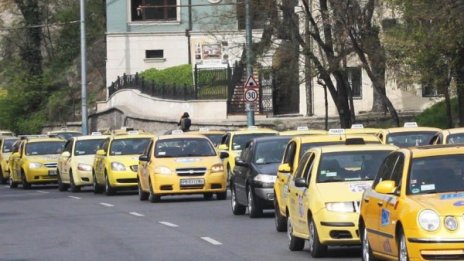 Студ и скъп патент спря такситата! Колите с 1000 по-малко