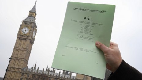 Започна се: Британските депутати гласуваха за начало на Brexit