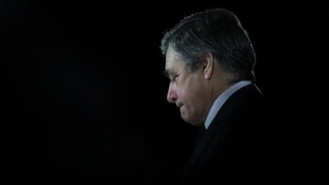 Франсоа Фийон се бори за политическия си живот