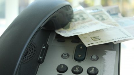 В помощ уж на полицията: Баба даде 7 бона на ало апаш