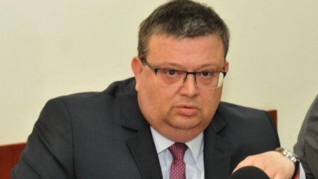 "Топлофикация" или космонавти? Цацаров взе парното на мушка